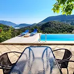 Victoria - 3 Bedroom With A Private Pool Villa Katokhórion