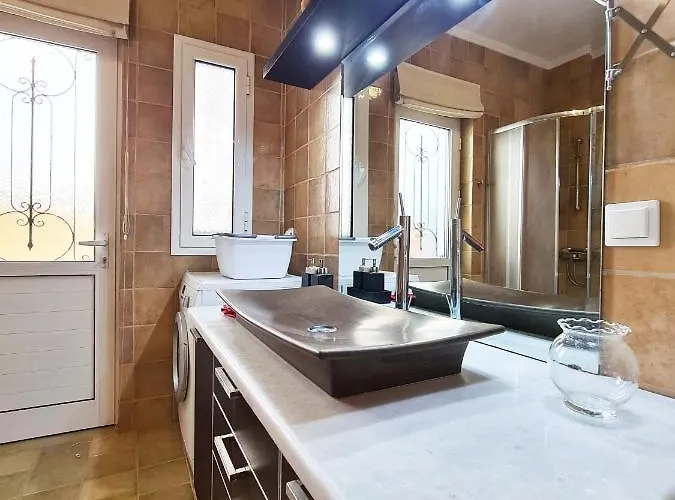 Victoria - 3 Bedroom With A Private Pool