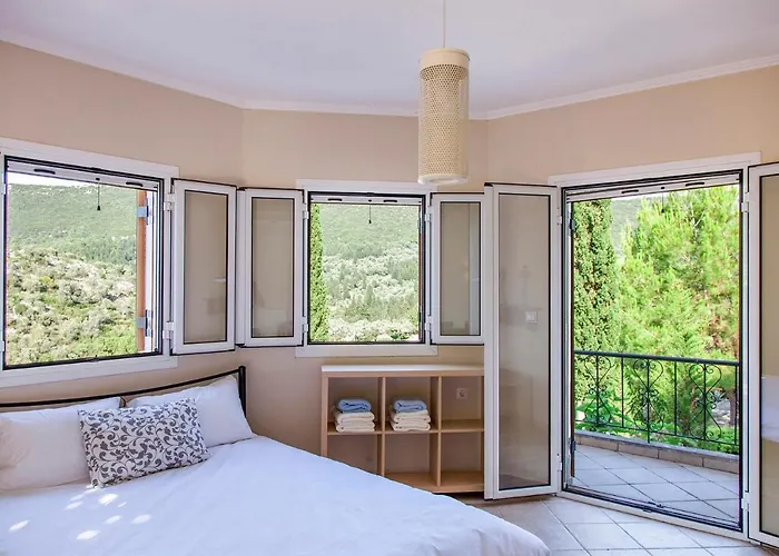 Victoria - 3 Bedroom With A Private Pool