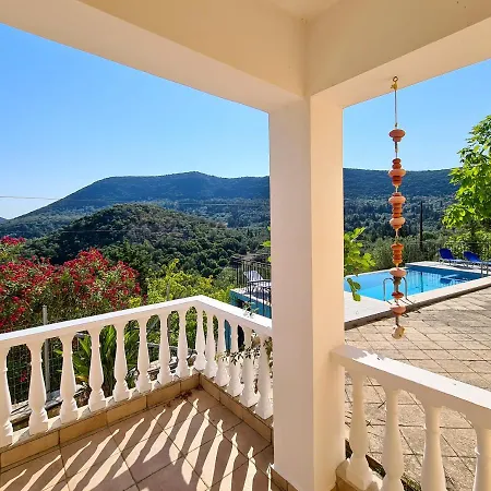 Victoria - 3 Bedroom With A Private Pool