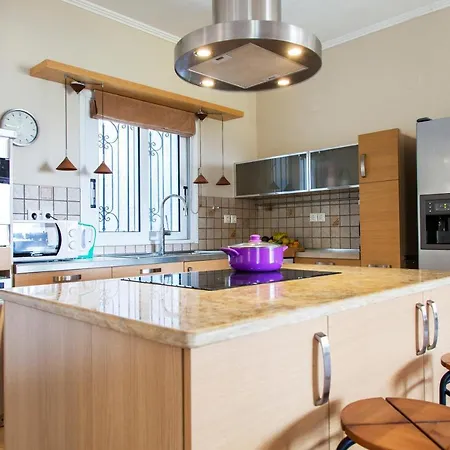 Victoria - 3 Bedroom With A Private Pool Vila