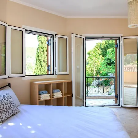 Victoria - 3 Bedroom With A Private Pool Vila *