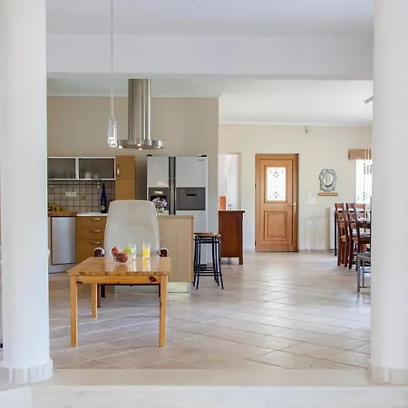 Victoria - 3 Bedroom With A Private Pool Vila
