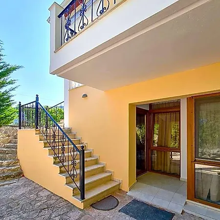Victoria - 3 Bedroom With A Private Pool Willa