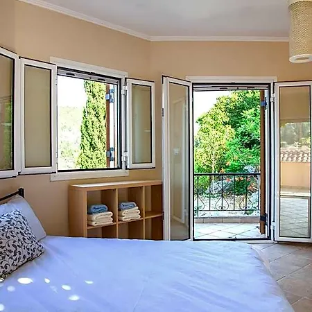 Victoria - 3 Bedroom With A Private Pool Villa Katohóri