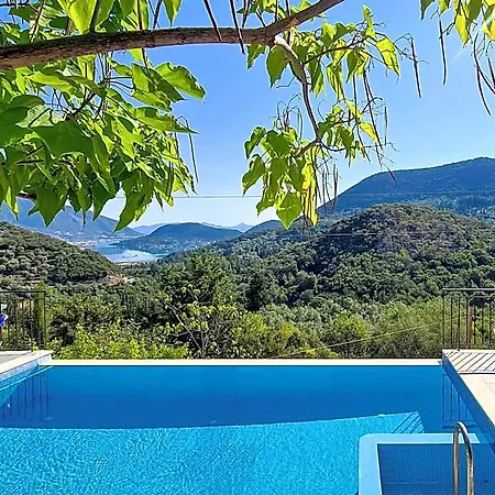 Victoria - 3 Bedroom With A Private Pool Katohóri
